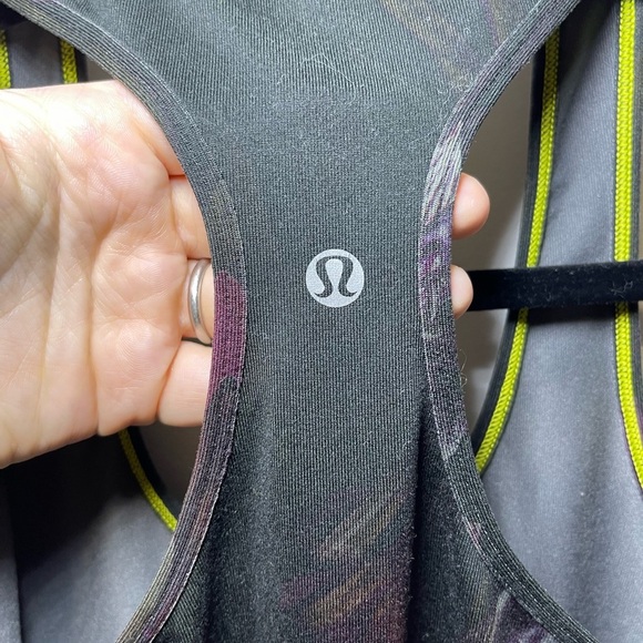 Lululemon women’s black floral cool racerback midnight iris in size XS - Picture 4 of 5